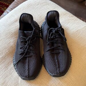 Yeezy Boost 350 V2 Triple Black Men’s Sneakers